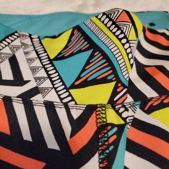 Live Love Dream bright workout capris - Picture 4 of 8